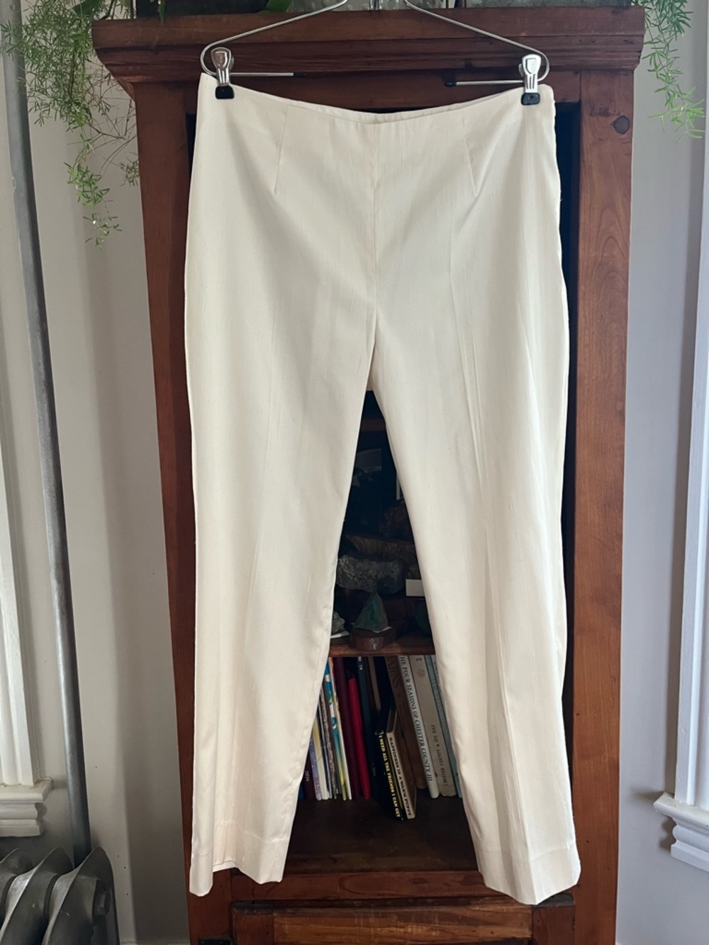 Chico’s Size 1.5 Cream Silk Blend Side Zip Straight-Leg Tapered Dress Pants